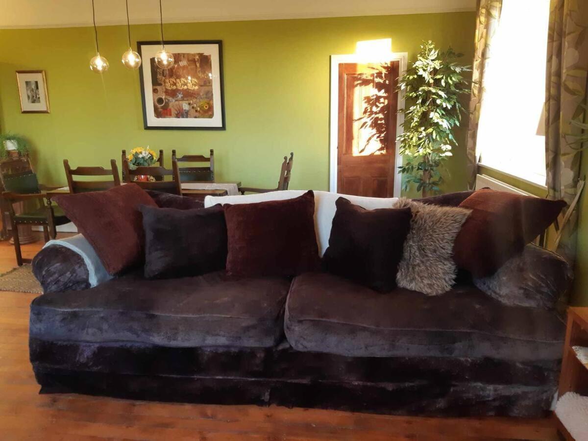 רייגייט Lovely 3 Bed Condo מראה חיצוני תמונה